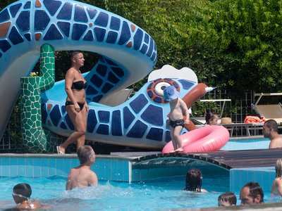 Piscina per bambini con scivolo